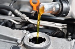 Технология замены масла в автомобиле: каких правил необходимо придерживаться