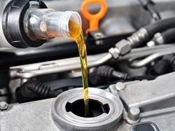 Качественное масло для автомобиля: виды, критерии выбора и советы