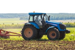 Разновидности сельскохозяйственных тракторов и полезные советы по их выбору