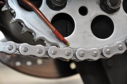Как выбрать смазку для цепи мотоцикла: перечень требований к ней