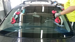 Замена лобового стекла в автомобиле: этапы, способы и советы