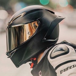 Выбираем мотоциклетный шлем: каким требованиям он должен соответствовать 