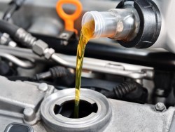 Выбираем моторное масло для легкового автомобиля: каким требованиям оно должно соответствовать 