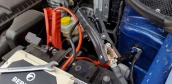 Как осуществляется ремонт автомобильного аккумулятора: правила работы