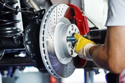 Как осуществляется ремонт тормозной системы на авто: перечень основных правил 