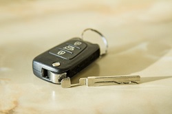 Сломался ключ от автомобиля: как открыть машину и что для этого необходимо 