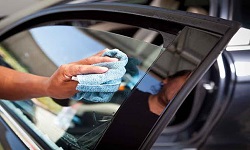 Как производится тонирование стекол автомобиля и каких правил придерживаются в работе
