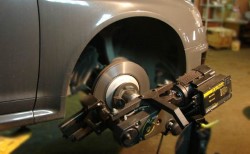 Каким требованиям должны соответствовать тормозные диски для авто: правила их замены