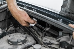 Как осуществляется замена тормозной жидкости на BMW: основные правила