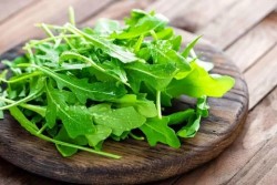 Разновидности зелени для салатов и полезные советы по ее выбору